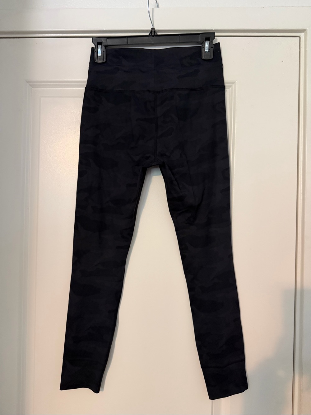 Vuori Black Camo Daily Leggings - Picture 4 of 6